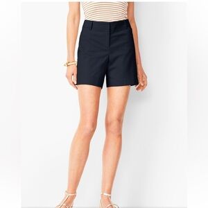 Talbots Black Women's Perfect Shorts 5”
Size 6
